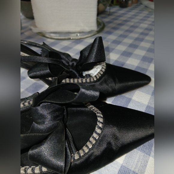 Authentic MANOLO BLAHNIK Black Satin Mules w/Bow Vamp Size 37 - Picture 3 of 11